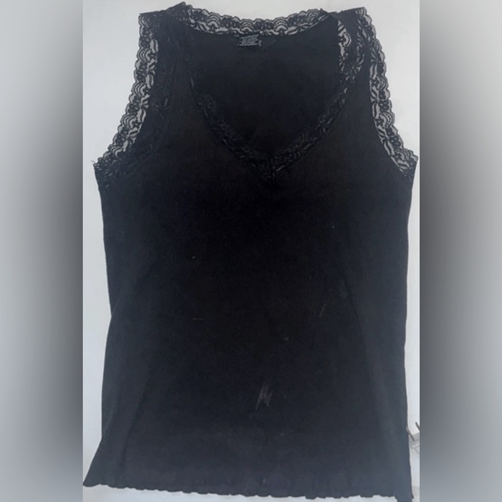 George Black v-neck laced tank top 🖤